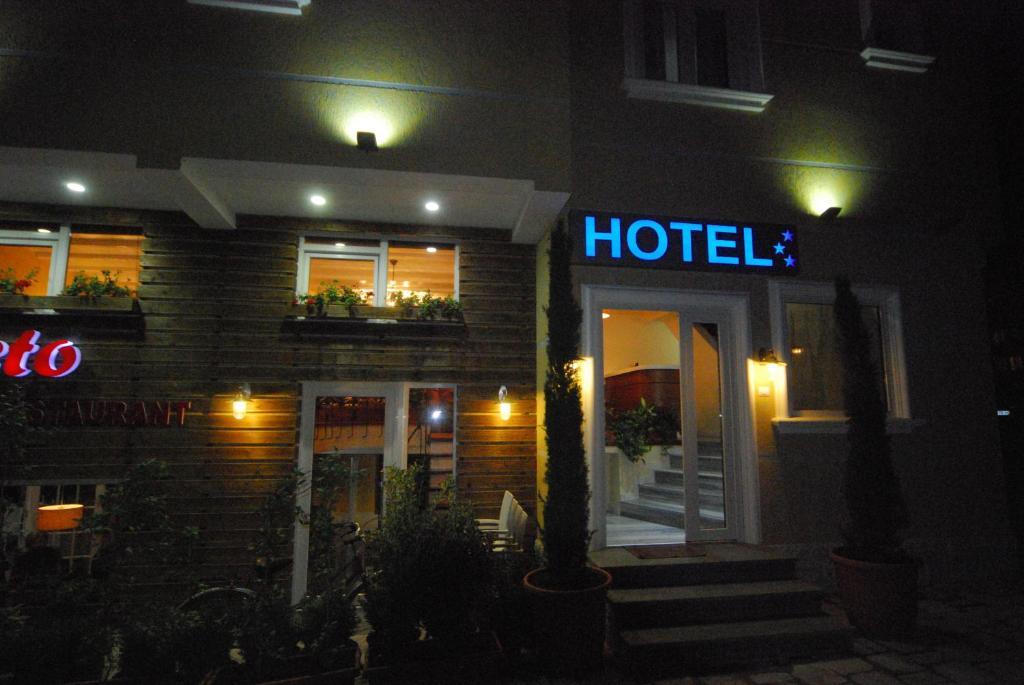 Hotel Town House Tirana Exterior photo